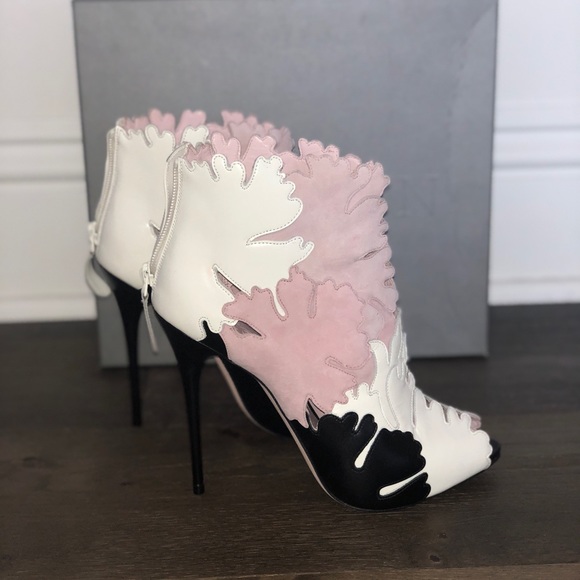 Alexander Mcqueen Kimono cutout leather bootie - Picture 3 of 4